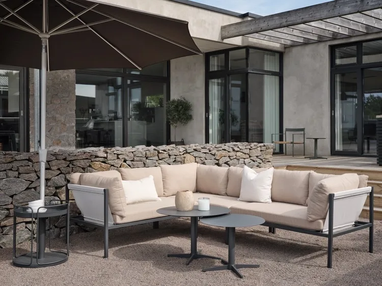 Dags för utemöbler?! ☀️

Nu kickar vi igång säsongen – och just nu får du dessutom 15% rabatt på utvalda produkter ur Samvaro-serien och på Allie-soffan.

Perfekt läge att skapa din nya favoritplats ute 🌿

👉 Skynda in på stegbo.se och säkra dina favoriter
👉 Eller besök oss i butik så hjälper vi dig

Vänta inte – kampanjen gäller under begränsad tid.