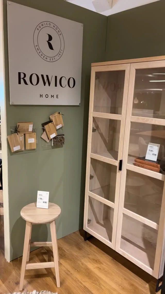 Sista chansen på Rowicos matplatskampanj!

Nu börjar nedräkningen. Den 1 juni är sista dagen att ta del av 15% rabatt på hela Rowicos sortiment.

Letar du efter ett nytt matbord, nya stolar eller en komplett matplats är det läge att passa på nu. Rowico kombinerar tidlös design, hög kvalitet och möbler skapade för att användas och uppskattas under många år.

Beställ enkelt på stegbo.se
Eller besök oss i butik så hjälper vi dig att hitta rätt matplats för ditt hem.

Kampanjen avslutas 1 juni – missa inte möjligheten att spara 15%. ✨