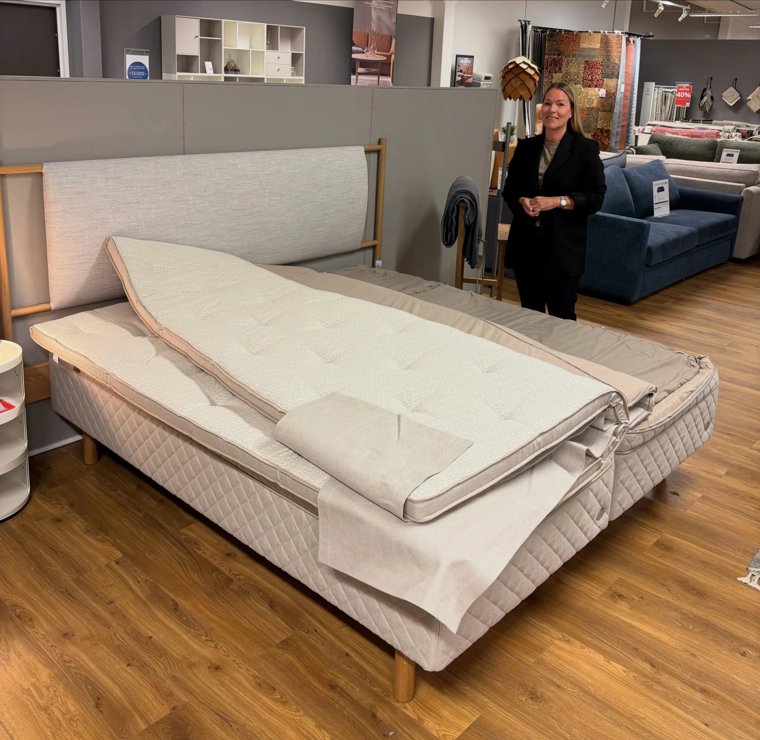 🛏️ Utbildningsdag med Dux!

Idag fick vi besök av Dux som utbildade oss i deras fantastiska sängar. Vi fick lära oss allt om konstruktion, material och vad som gör en Dux-säng så speciell.

Nu är vi ännu mer experter – och ännu bättre rustade för att hjälpa dig hitta precis rätt säng! 😴✨

Kom in till oss så berättar vi mer!