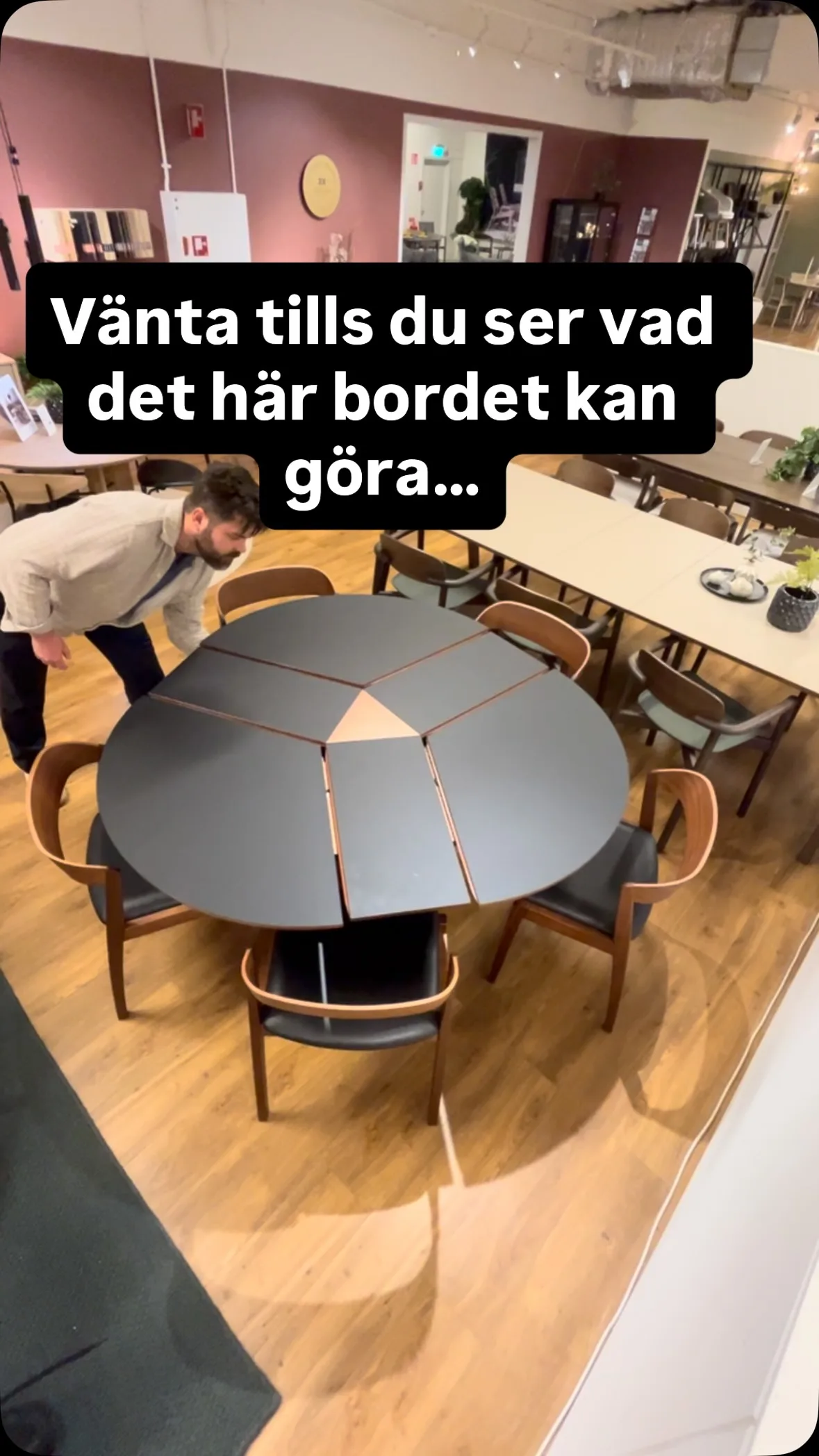 Just nu får du 10% rabatt på hela Skovbys sortiment – kampanjen gäller t.o.m. 20 juli.

Skovby är känt för smart design, innovativa lösningar och möbler byggda för att hålla länge.

Här visar vi populära SM33 – ett perfekt exempel på hur funktion och form möts på bästa sätt.

Med en diameter på 123 cm i standardläge och 149 cm utfällt är det en flexibel lösning för både små och stora sällskap.

Och det bästa?
Det finns mycket mer att upptäcka.

👉 Läs mer på stegbo.se

#StegboMöbler #Skovby #Matbord #Designmöbler #Sommarkampanj