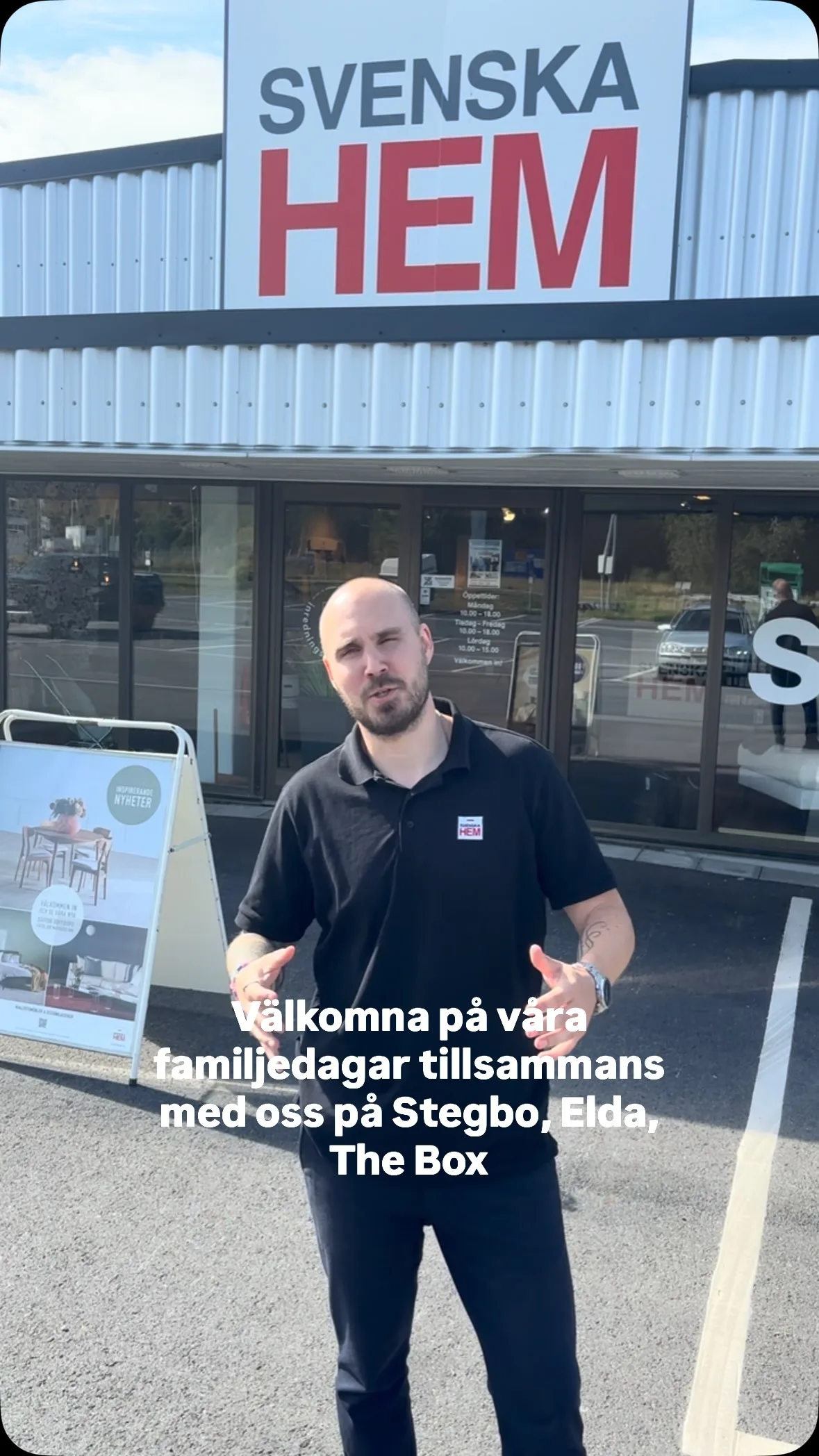 🎉 IMORGON DRAR FAMILJEDAGARNA IGÅNG!

Fredag & lördag fyller vi Tegelbruksvägen 12 med riktigt bra erbjudanden, hamburgare och familjehäng tillsammans med Elda, Elon Lundgrens och The Box by The Chef! 🙌

Och det finns flera anledningar att svänga förbi:

🔥 Riktigt bra erbjudanden
🍔 Vi bjuder på hamburgare fredag & lördag
🏰 Hoppborg för barnen under lördagen

Passa på att göra en sväng förbi oss alla, kika på erbjudandena och käka en burgare när ni ändå är här.

Två dagar. Fyra företag. En hel del som händer på Tegelbruksvägen. ❤️

📍 Tegelbruksvägen 12, Arnäsvall
📅 Fredag 28/8 & lördag 29/8

Vi ses imorgon! 👋