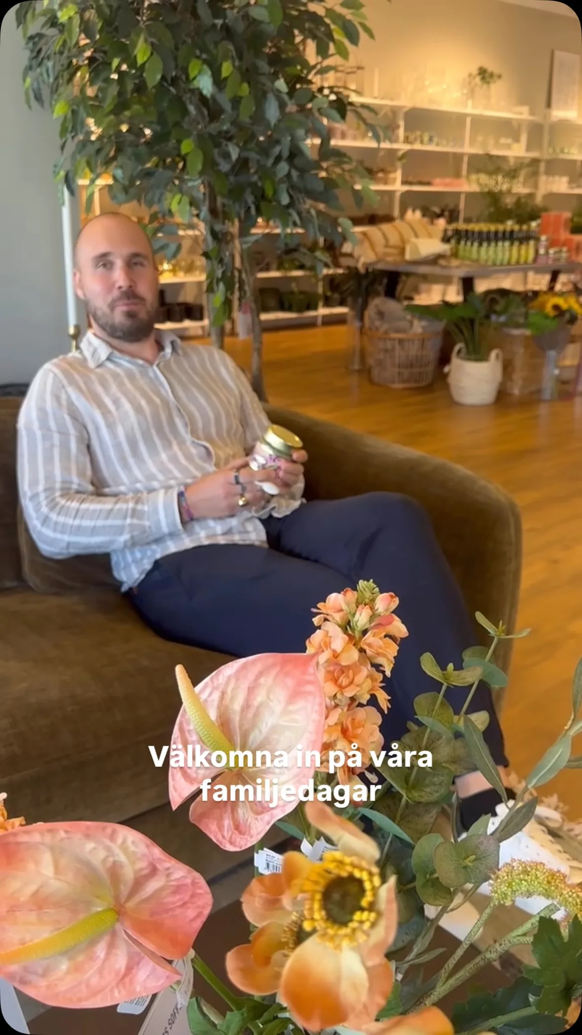 Har du provat vår pistagekräm än? 💚

Om inte – då tycker vi att det är dags. 😍

Just nu har vi fyllt på med nya godsaker på vår ätbara avdelning, och självklart måste vi provsmaka själva också.

Pistagekräm, nya smaker och fler godsaker som passar lika bra att unna sig själv som att ge bort.

👉 Kom in och provsmaka pistagekrämen och upptäck allt nytt på ätbart hos Stegbo!

Varning: risken finns att en burk följer med hem. 😉
