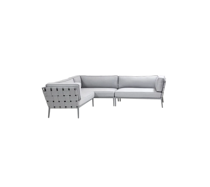 Cane-line Conic är en exklusiv lounge-serie med hög komfort för uteplatsen. QuickDry & Airflow gör dynorna snabbtorkande och perfekta för utomhusbruk.