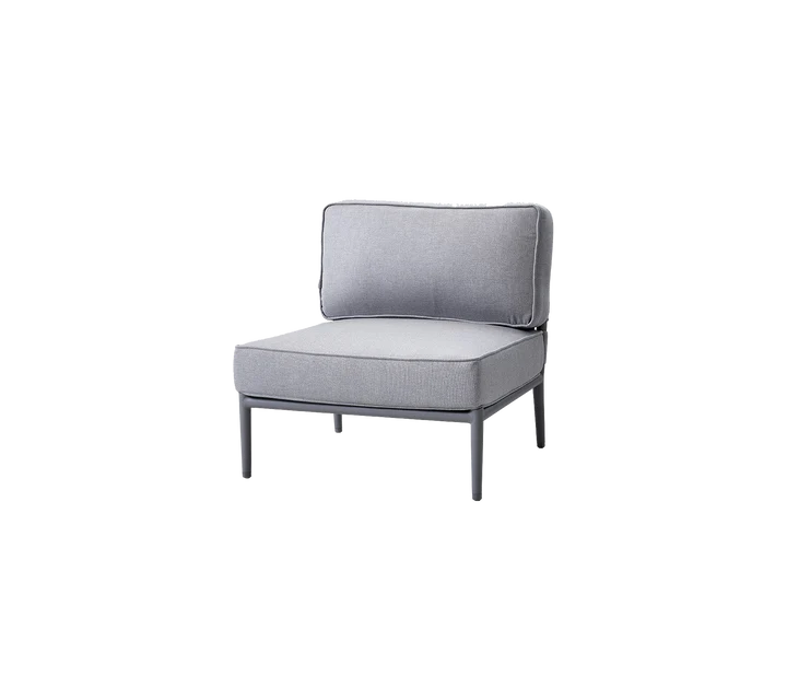 Conic singelmodul ger flexibel loungemöblering och kan kopplas ihop med andra moduler eller användas som fristående stol. Snabbtorkande dynor för maximal komfort ute.