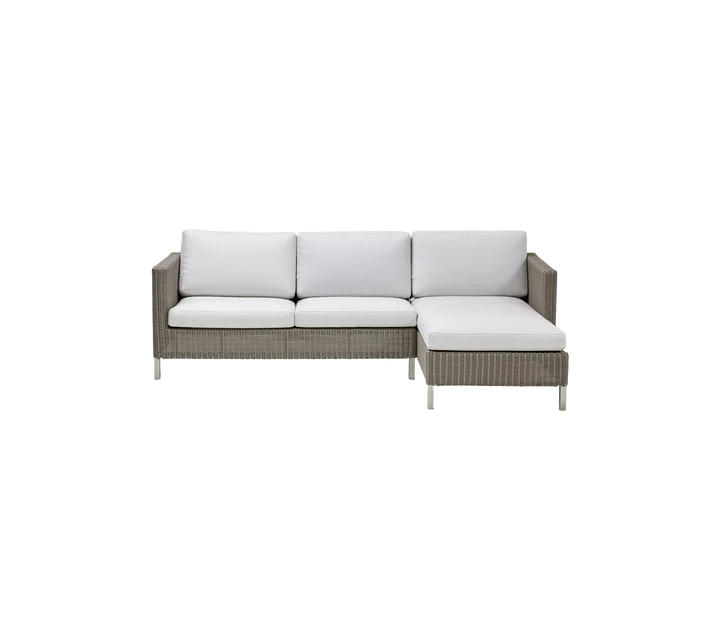 Connect är en modulär loungeserie från Cane-line som låter dig skapa en flexibel och bekväm lounge utomhus. QuickDry & AirFlow-dynor torkar snabbt efter regn.