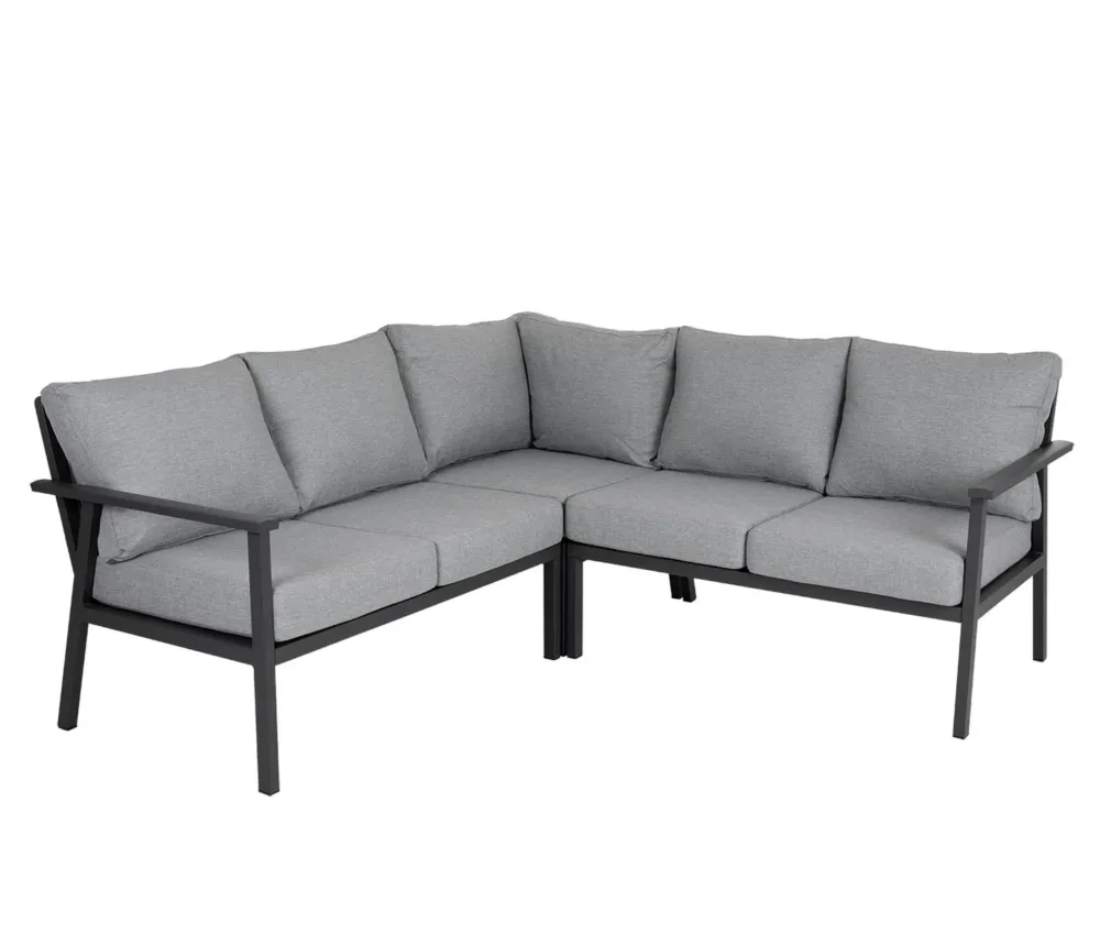 Brafab Samvaro hörnsoffa Hög – Bekväm loungegrupp med extra sitthöjd för både mat och vila. Vattentåliga dynor och modern design. Köp på stegbo.se eller i Örnsköldsvik.